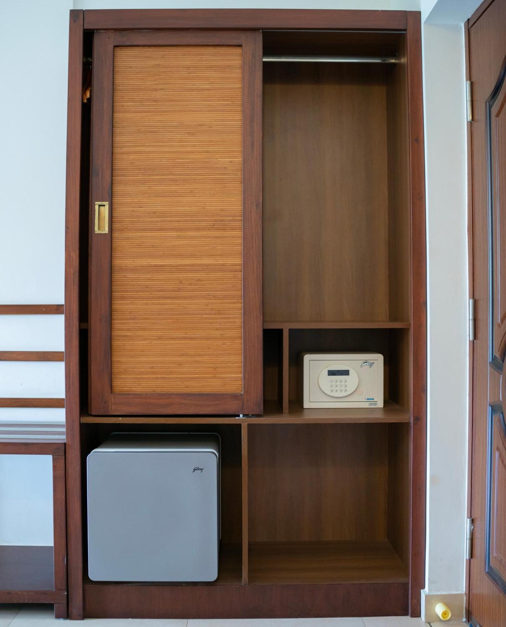 The Sanihara Hotel & Resort ビサーリー エクステリア 写真