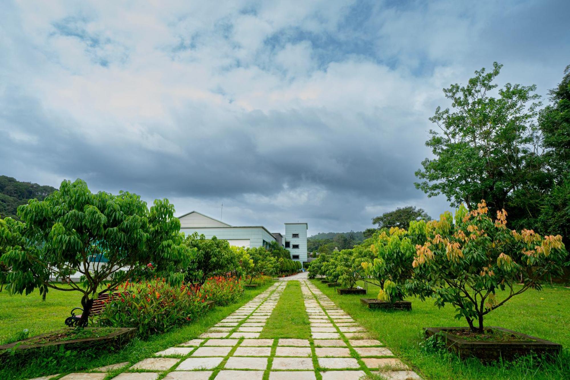 The Sanihara Hotel & Resort ビサーリー エクステリア 写真